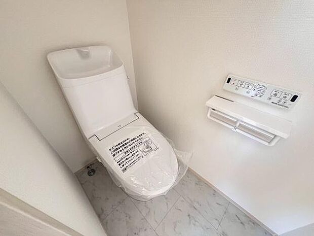 《トイレ》　■清潔感のある落ち着いたトイレ。