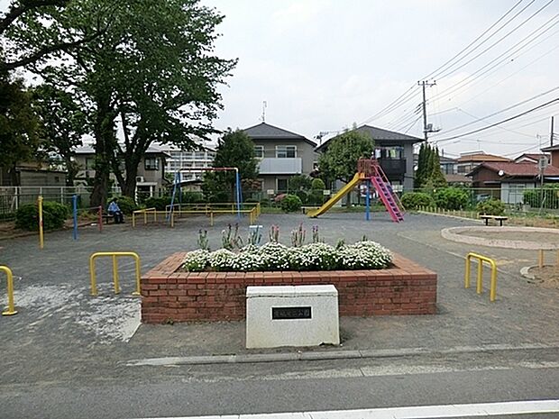 青砥第二公園まで796m、どんぐり保育園横にある公園。ブランコ・滑り台・鉄棒があります。