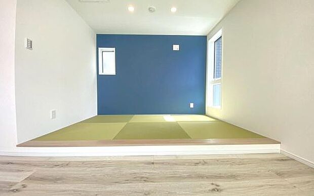 《和室》 ■休日には畳のうえでゴロゴロと、至福の一時。冬にはコタツにミカンでテレビ鑑賞。日本人にはあって嬉しいジャパニーズルームです。