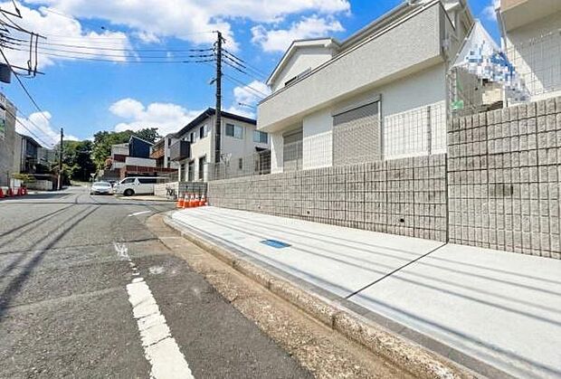 《駐車場》　■駐車場1台可能（車種による）