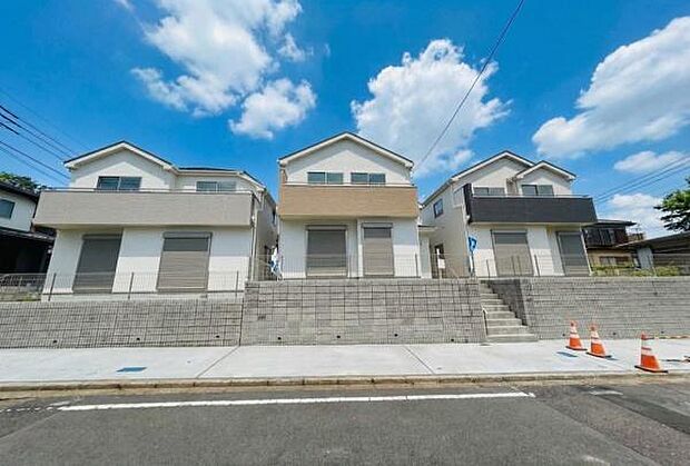 《外観》　■一戸建ての多いエリア、静かで落ち着いた雰囲気。シンプルで美しいフォルム空気までクリーンになるような佇まい。心地よいライフスタイルが実現できるそんな予感。