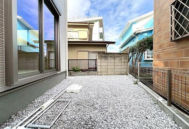 《庭》■プライベートな空間が贅沢に配置され、ゆとりを感じさせるお庭です。