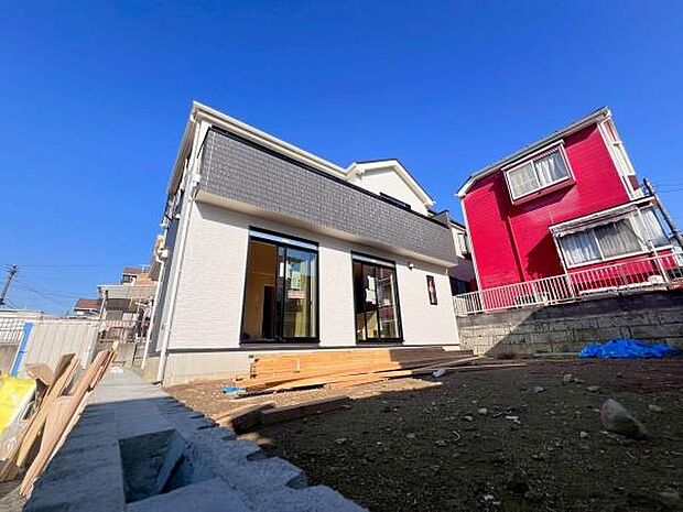 《外観》 ■家族みんなが落ち着ける場所。明るい空間で心も暖か、朝から爽やかな気分。寝る時も包みこまれるようにふんわりと。家にいることが心と体に優しい暖かな暮らし。