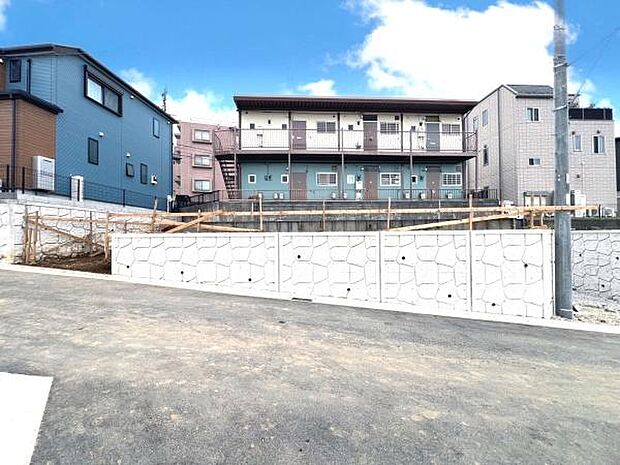 《外観》 ■一戸建ての多いエリア、静かで落ち着いた雰囲気。シンプルで美しいフォルム空気までクリーンになるような佇まい。心地よいライフスタイルが実現できるそんな予感。