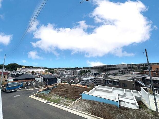 《外観》 ■豊かな光が照らすこの場所は、たわいもない会話を楽しみ、ゆったりとした時間を過ごす場所。家族の日常が刻まれる大切な空間です。