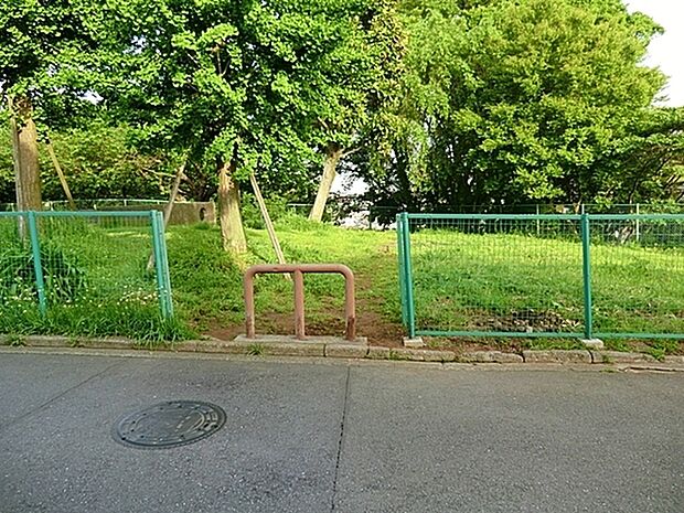 神之木台公園まで554m、子どもたちが安心して走り回れる、明るく見通しの良い公園。