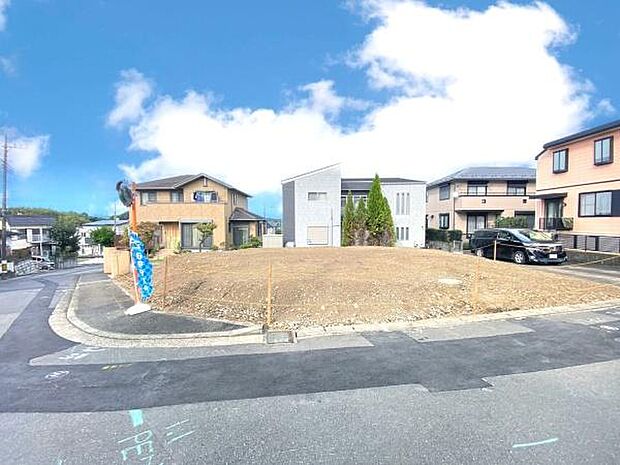 《外観》　■豊かな光が照らすこの場所は、たわいもない会話を楽しみ、ゆったりとした時間を過ごす場所。家族の日常が刻まれる大切な空間です。