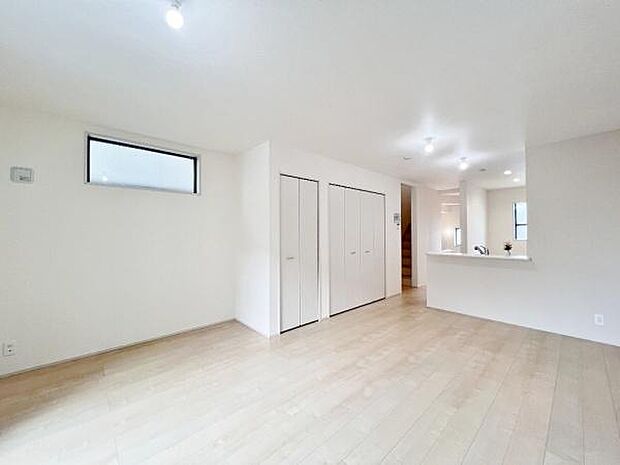 《リビングダイニング》　■ご家族でゆったりとした時間を過ごす場所です。