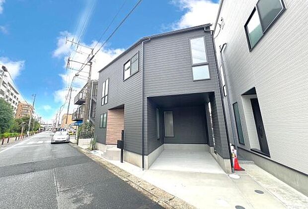 《外観》 ■一戸建ての多いエリア、静かで落ち着いた雰囲気。シンプルで美しいフォルム空気までクリーンになるような佇まい。心地よいライフスタイルが実現できるそんな予感。