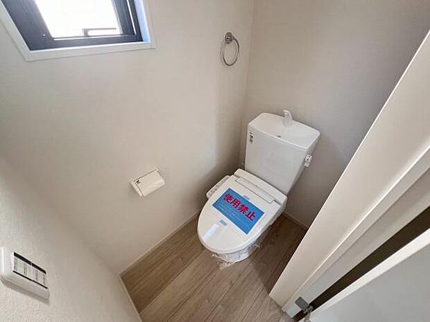 《トイレ》　■清潔感のある落ち着いたトイレ。