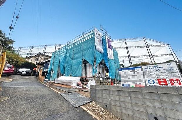《外観》　■機能性とデザイン性を兼ねそろえた理想の住まい。美しい外観やくつろぎの室内空間にふさわしい素材・形・色彩、上質感に満ちております。