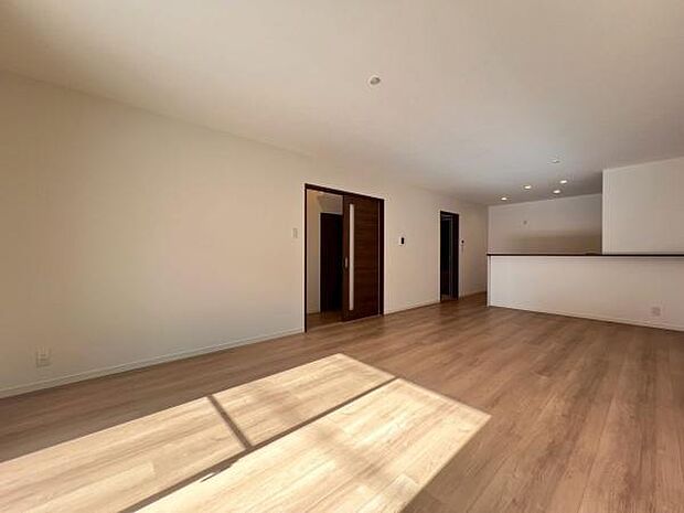 《リビングダイニング》 ■ご家族でゆったりとした時間を過ごす場所です。