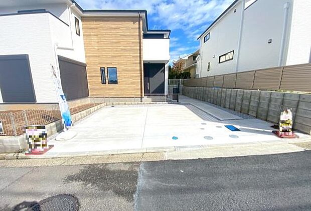 《駐車場》　■駐車場2台可能（車種による）。間口もゆったり。らくらく停められます。