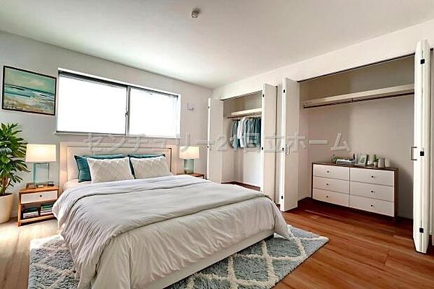 《寝室》　■本画像は家具や小物の配置をCGで作成しており、実際に現地に家具や小物は置かれておりません。また、価格に家具や小物は含まれておりません。