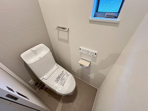 《トイレ》　■清潔感のある落ち着いたトイレ。