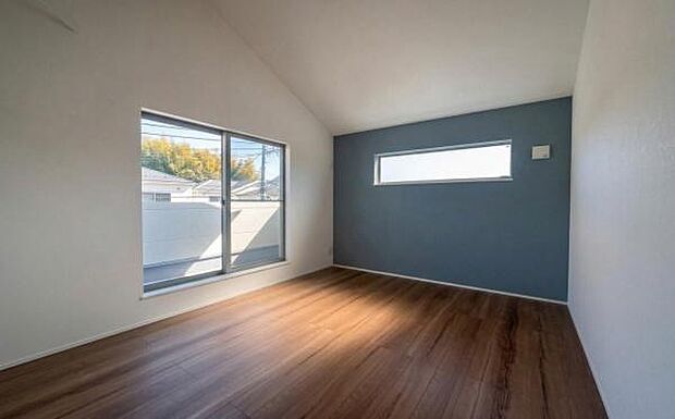 《洋室》 ■型にはまらない多才なプライベートルーム。くつろぎの場としてだけでなく、趣味や仕事のパーソナルスペースとしても活躍するゆったりした洋室。落ち着きがあり個の時間をたっぷり楽しめる快適空間です。