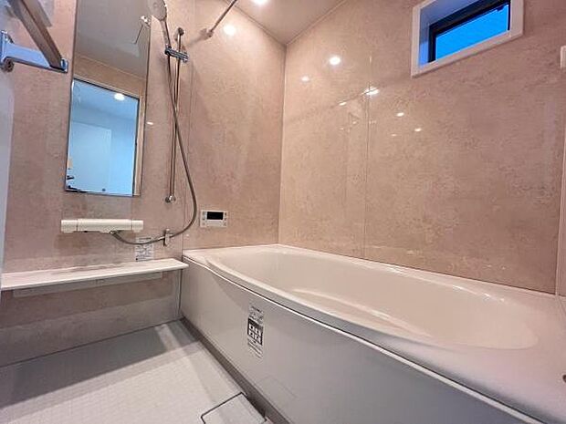 《浴室　》　■バスルームは一日の疲れを癒す居心地の良い空間です。