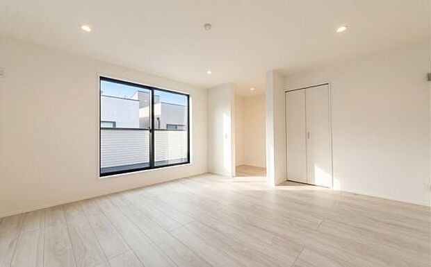 《子供部屋》　■お子様の成長を優しく見守る、明るい子供部屋。遊んだり、学んだり、時には一人の時間を過ごしたりと健やかな毎日を育む大切な場所。未来への第一歩を育む、かけがえのない空間です。