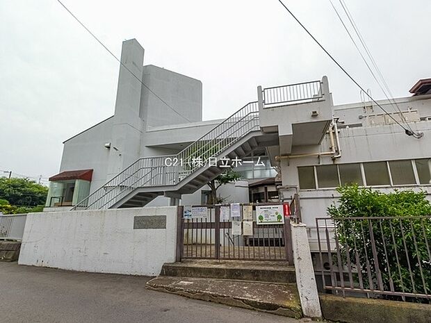 菊名保育園まで369m、菊名駅より徒歩15分。同じ建物にある老人センターや地域の方々に温かく見守っていただき、のびのびと過ごしています。