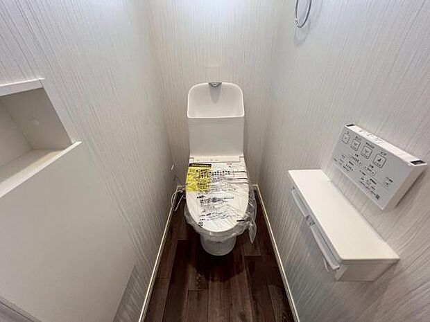 《トイレ》　■清潔感のある落ち着いたトイレ。