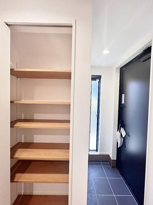 《玄関》　■品のある落ち着いた玄関