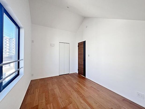 《洋室》 ■明るくスタイリッシュな空間になっています。