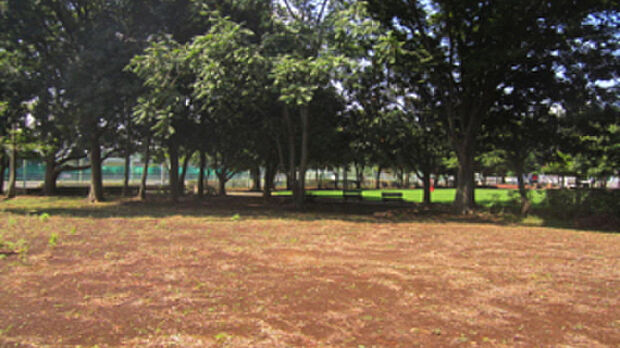 宮久保公園まで1048m、宮久保野球場が整備されているスポーツ公園。野球場の他にもサッカーなどができるグラウンドもあり、思い切り身体を動かせます。