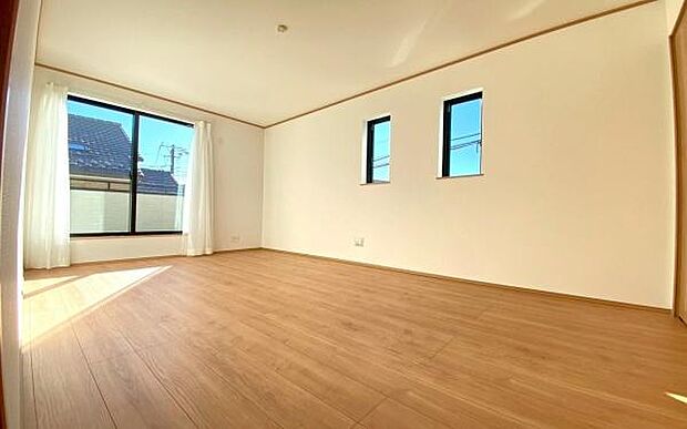 《子供部屋》　■お子様の成長を優しく見守る、明るい子供部屋。遊んだり、学んだり、時には一人の時間を過ごしたりと健やかな毎日を育む大切な場所。未来への第一歩を育む、かけがえのない空間です。