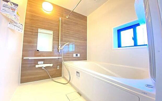 《浴室》　■ゆったり足を伸ばせる浴槽。お子様と一緒でもゆとりの1坪タイプ。1日の疲れを癒してくれるバスタイム。