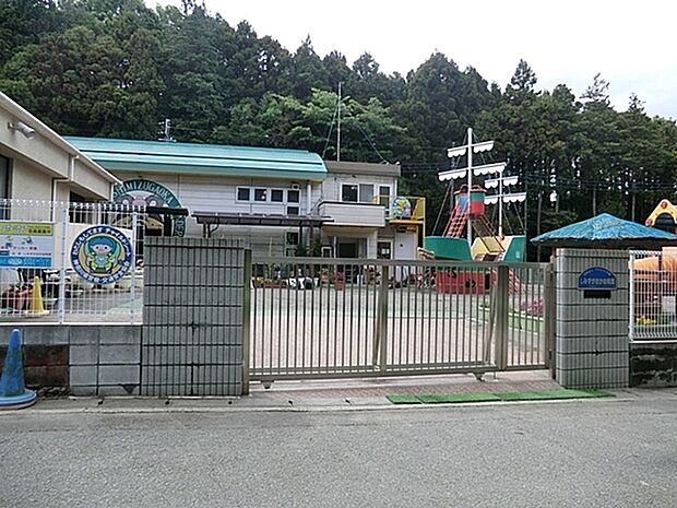 しみずがおか幼稚園まで765m、1960年に創立された歴史ある幼稚園（二俣川駅徒歩18分運転試験場近く）