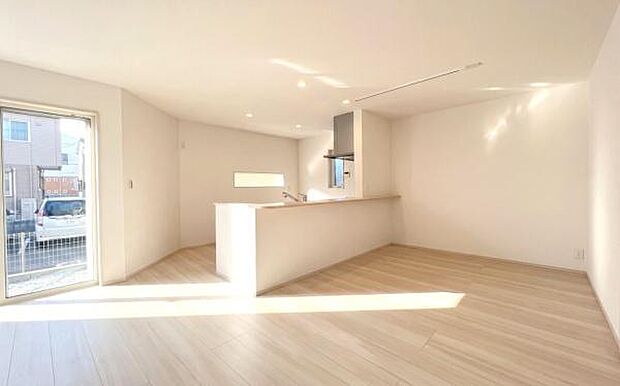《ダイニングキッチン》 ■会話を楽しみながら食事を味わう。一緒にいる時間が楽しい空間。カフェにいるような気分で毎日を過ごしたい。家族でいる時間を柔らかに包み込むインテリア。