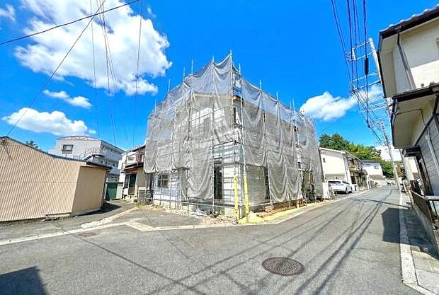 《外観》 ■機能性とデザイン性を兼ねそろえた理想の住まい。美しい外観やくつろぎの室内空間にふさわしい素材・形・色彩、上質感に満ちております。