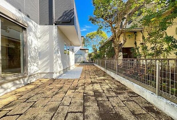 《庭》　■子供のころに夢見た「庭付きマイホーム」。その夢が現実となるかもしれませんね。人目を気にせず開放的に。お庭で家庭菜園などはいかがでしょうか。