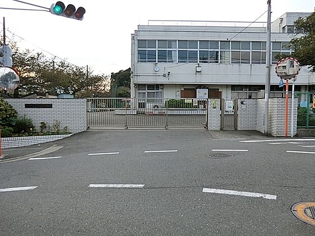横浜市立瀬ケ崎小学校まで1256m