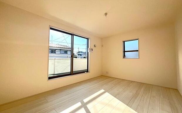 《子供部屋》　■お子様の成長を優しく見守る、明るい子供部屋。遊んだり、学んだり、時には一人の時間を過ごしたりと健やかな毎日を育む大切な場所。未来への第一歩を育む、かけがえのない空間です。