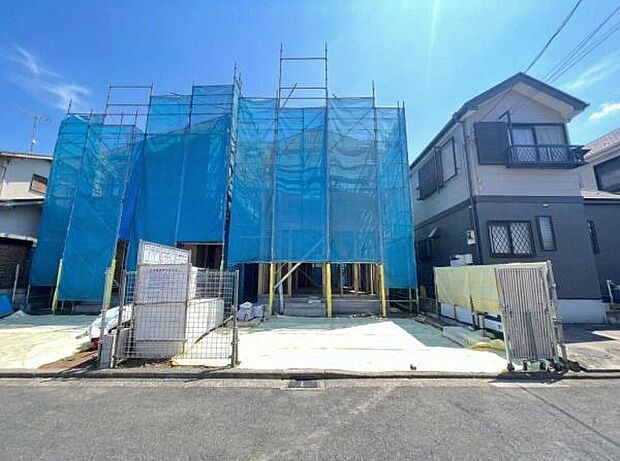 《外観》 ■一戸建ての多いエリア、静かで落ち着いた雰囲気。シンプルで美しいフォルム空気までクリーンになるような佇まい。心地よいライフスタイルが実現できるそんな予感。