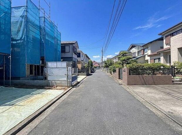 《外観》 ■豊かな植栽と、周囲にあふれる自然。そして、南から降り注ぐ陽光と開放感に包まれ、新たな家族の日々が始まる。