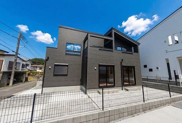 《外観》　■家族みんなが落ち着ける場所。明るい空間で心も暖か、朝から爽やかな気分。寝る時も包みこまれるようにふんわりと。家にいることが心と体に優しい暖かな暮らし。