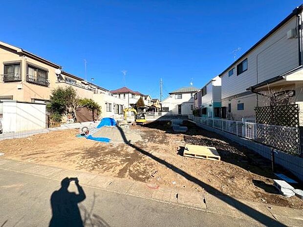 《外観》　■家族みんなが落ち着ける場所。明るい空間で心も暖か、朝から爽やかな気分。寝る時も包みこまれるようにふんわりと。家にいることが心と体に優しい暖かな暮らし。