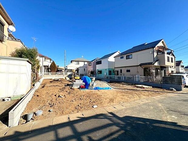 《外観》　■一戸建ての多いエリア、静かで落ち着いた雰囲気。シンプルで美しいフォルム空気までクリーンになるような佇まい。心地よいライフスタイルが実現できるそんな予感。