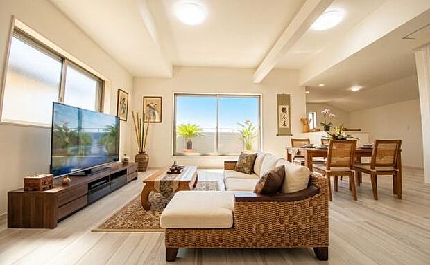 《リビングダイニング》 ■本画像は家具家電や小物の配置をCGで作成しており、実際に現地に家具家電や小物は置かれておりません。また、価格に家具家電や小物は含まれておりません。