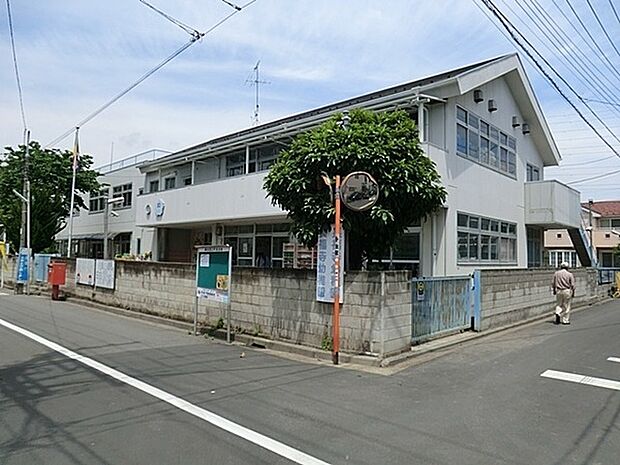 長福寺幼稚園まで952m、手を合わせる保育環境により、こどもたちは、いのちの重さと、相手を思いやる心の大切さを学びます。
