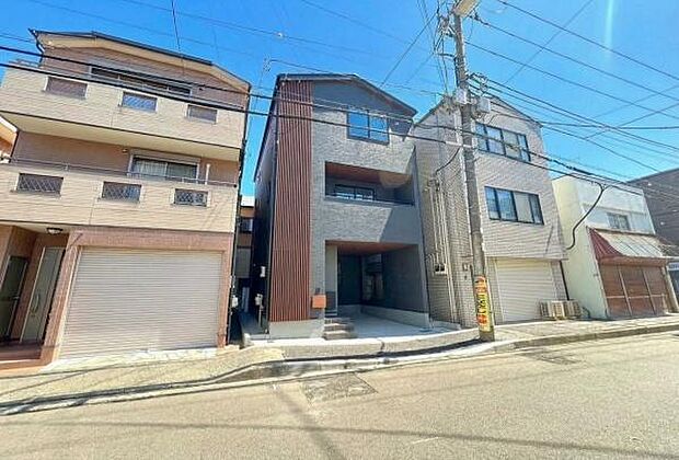 《外観》 ■家族みんなが落ち着ける場所。明るい空間で心も暖か、朝から爽やかな気分。寝る時も包みこまれるようにふんわりと。家にいることが心と体に優しい暖かな暮らし。