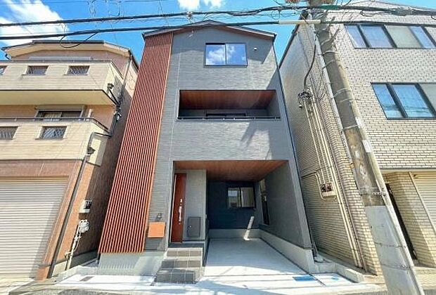 《外観》 ■一戸建ての多いエリア、静かで落ち着いた雰囲気。シンプルで美しいフォルム空気までクリーンになるような佇まい。心地よいライフスタイルが実現できるそんな予感。