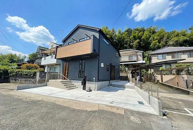 《外観》　■家族みんなが落ち着ける場所。明るい空間で心も暖か、朝から爽やかな気分。寝る時も包みこまれるようにふんわりと。家にいることが心と体に優しい暖かな暮らし。