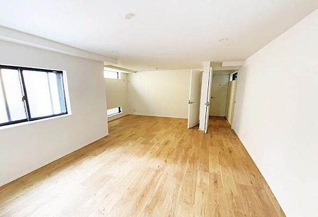 《洋室　同業者施工例写真》　■くつろぎの場としてだけでなく、趣味や仕事のパーソナルスペースとしても活躍する洋室。個の時間をたっぷり楽しめる快適空間です。