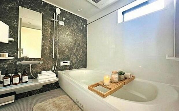 《浴室　同業者施工例写真》　■ゆったり足を伸ばせる浴槽。お子様と一緒でもゆとりの1坪タイプ。1日の疲れを癒してくれるバスタイム。