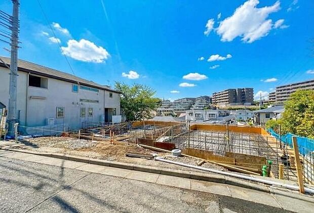 《外観》　■家族みんなが落ち着ける場所。明るい空間で心も暖か、朝から爽やかな気分。寝る時も包みこまれるようにふんわりと。家にいることが心と体に優しい暖かな暮らし。