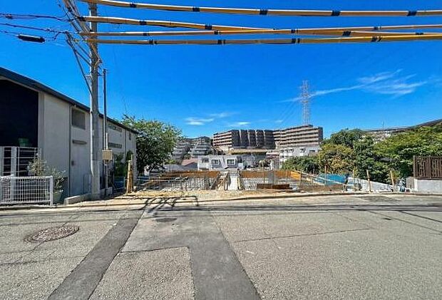 《外観》　■豊かな光が照らすこの場所は、たわいもない会話を楽しみ、ゆったりとした時間を過ごす場所。家族の日常が刻まれる大切な空間です。