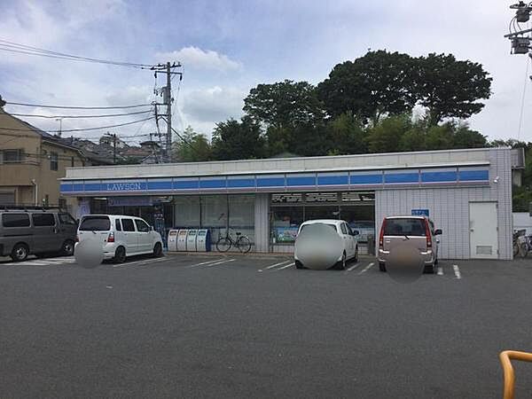 ローソン川崎潮見台店まで922m